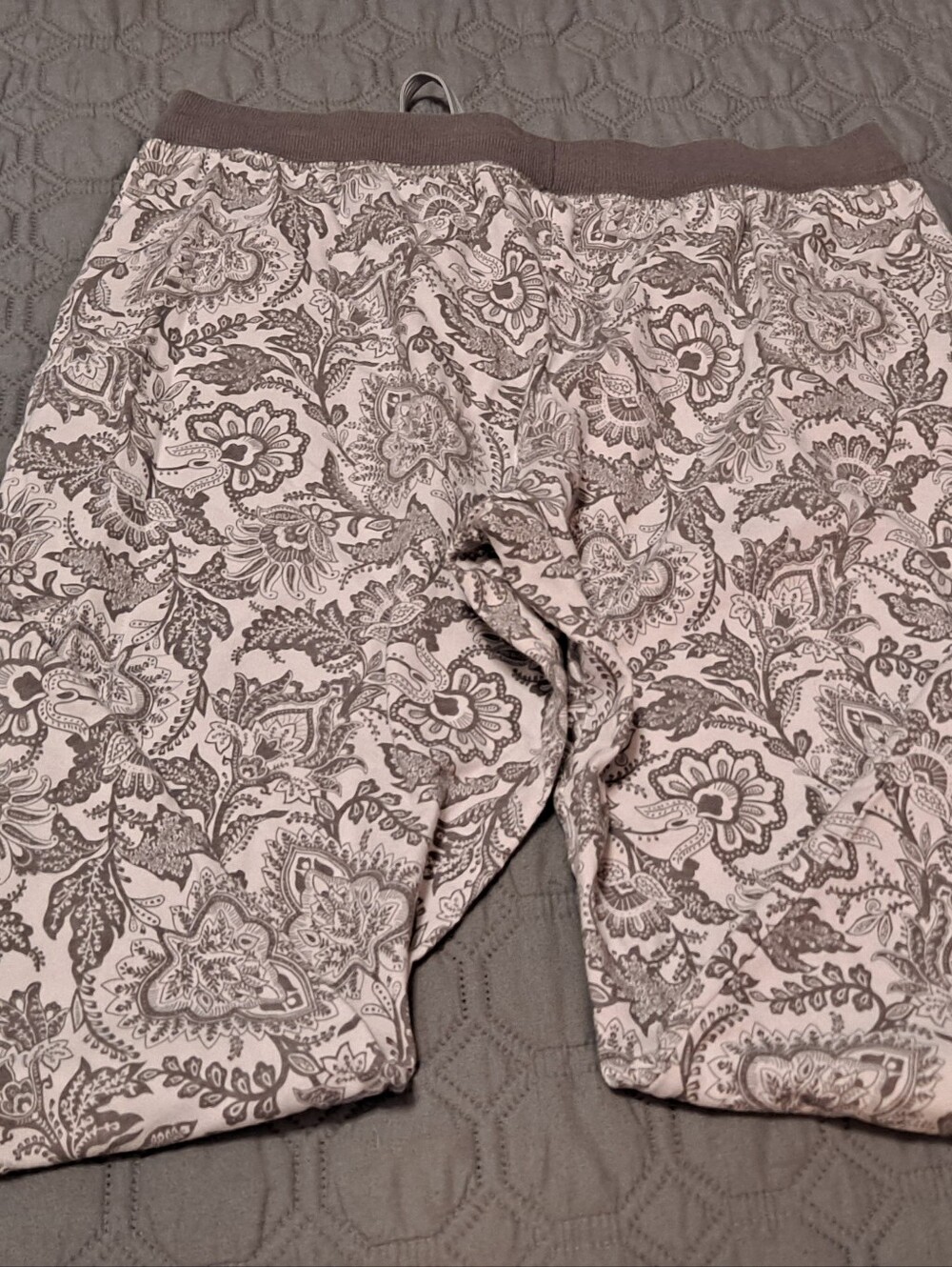Vera Bradley Floral Paisley Drawstring Jogger Pants - Taupe & Cream Size M - Picture 7 of 7